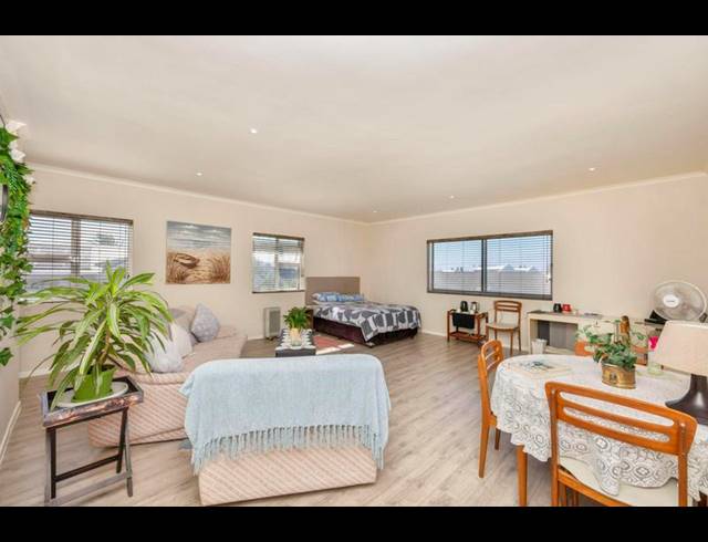 4 BEDROOM HOUSE FOR SALE IN WEST BEACH